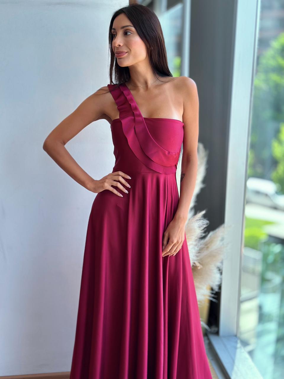 Vestido Fiorella Asimetrico - Borgoña